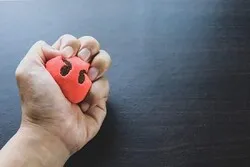 غصے کو قابو کرنا مومنین کی  اہم صفت