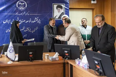 پرچم‌گردانی حرم مطهر امام رضا (ع) در مجتمع تحقیقاتی شهدای جهاددانشگاهی