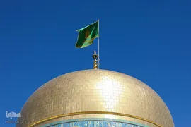 آیین تعویض پرچم گنبد منور رضوی در روز میلاد امام رضا(علیه‌السلام)