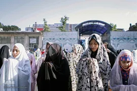 نماز عید سعید فطر در جوار حرم حضرت امام زاده حسن (ع)
