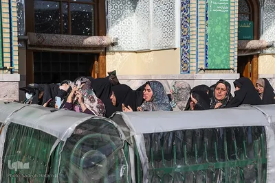 آیین تعویض پرچم گنبد حرم مطهر رضوی