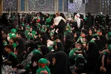 آیین شیرخوارگان حسینی در حرم رضوی؛ تداعی مظلومیت کوچک‌ترین شهید کربلا