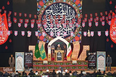 نماز ظهر عاشورا در شبستان امام خمینی(ره)‎ حرم شاهچراغ(ع)