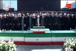 اقامه نماز بر پیکر مطهر رهبر شهید و خانواده ایشان به امامت آیت‌الله العظمی سبحانی + فیلم
