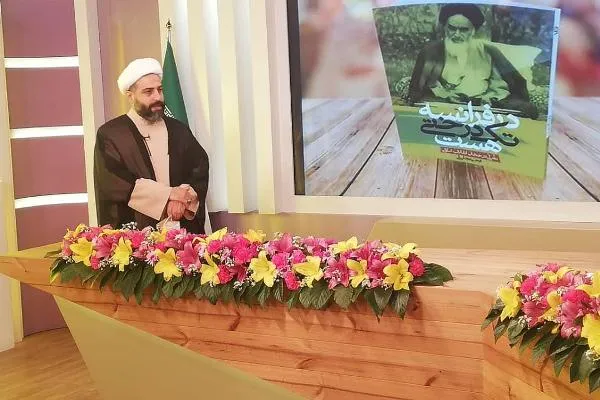 «در فرانسه تک‌درختی است» نگاهی تحلیلی به انقلاب دارد