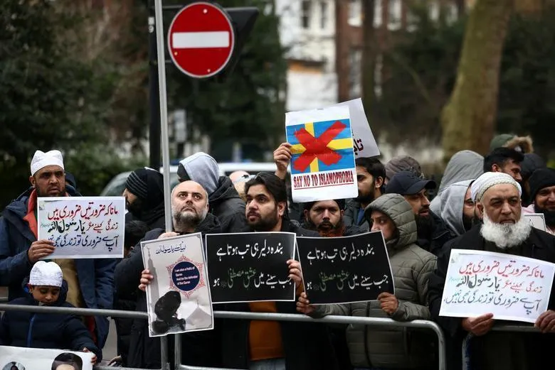 بریتانوی خبریال؛وشرمیږئ چې د نړۍ ترټولو لوي کتاب سوځوئ