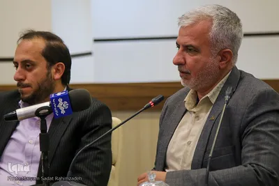 نشست صمیمانه فعالان مردمی فرهنگ و هنر استان فارس با محمدمهدی اسماعیلی، وزیر فرهنگ و ارشاد اسلامی
