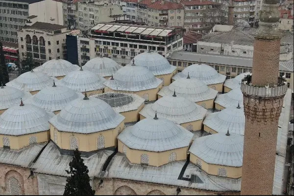 623 yıllık Bursa Ulu Cami'ye Ramazan mahyası asıldı