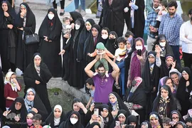 اجرای سرود «سلام فرمانده» در میدان جمهوری شهر سمنان
