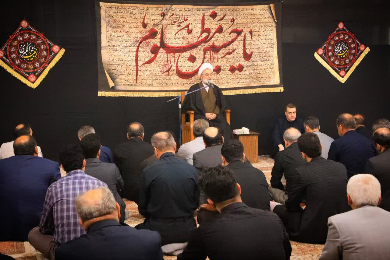 تفکر عمیق و بصیرت لازمه شناخت حقیقت و مسیر صحیح است