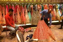 Perempuan Non-Muslim India Sambut Mode Pakaian