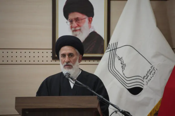 غربت خدمات نظام اسلامی در میان تیترهای زرد رسانه‌ها