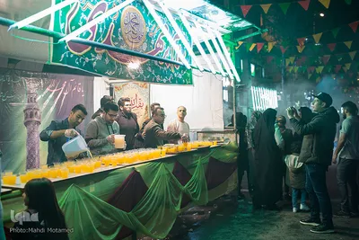 ⁨حال و هوای شب نیمه شعبان در شهر قزوین⁩