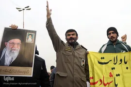 راهپیمایی نمازگزاران تهرانی در محکومیت اهانت نشریه فرانسوی به ساحت شریف مرجعیت