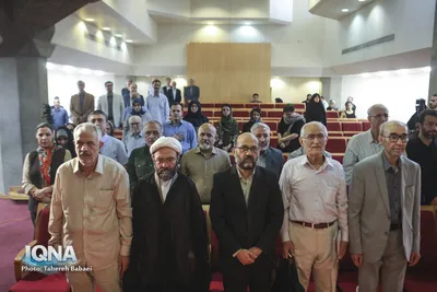 آیین رونمایی از قرآن زعفرانی کهن‌ترین نسخه کامل مورخ فارسی