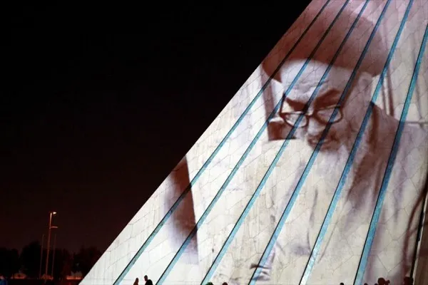 Iraníes participan en aniversario de fallecimiento de Imam Jomeini