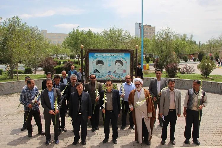 عطر افشانی مزار شهدای گمنام اردبیل