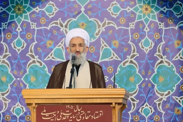 عکس | نماز جمعه ساری به امامت آیت‌الله‌ محمدی‌لائینی