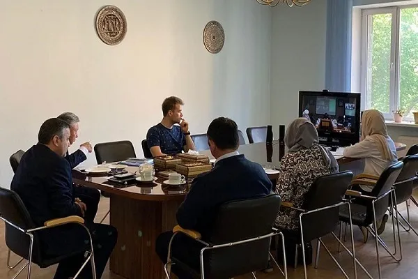 Выступление иранских, таджикских и кыргызских мыслителей относительно идей и мыслей Имама Хомейни (да распространится на него милость Аллаха)