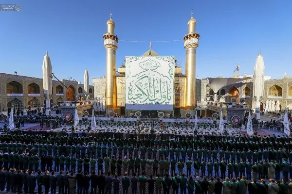 پرچم مولود کعبه در حرم امام علی(ع) برافراشته شد + عکس