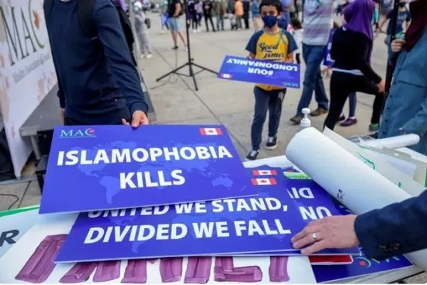 Attaque islamophobe contre une musulmane voilée au Canada