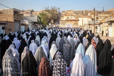 اقامه نماز عید فطر در محله منبع آب اهواز 