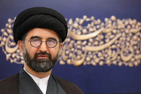 آیت‌الله حکیم با مردم ساده و بی‌آلایش برخورد می‌‎کردند/ تالیف کتاب در زندان صدام