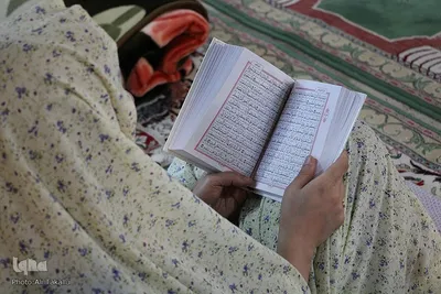 اعتکاف جوانان ملایر در مساجد در مراسم معنوی اعتکاف‎‎
