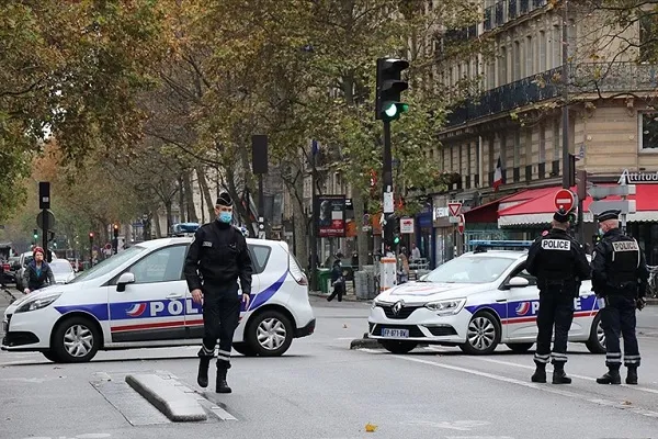 Fransız polisinin Müslüman göçmenlere namaz esnasında müstehcen sesler dinlettiği ortaya çıktı