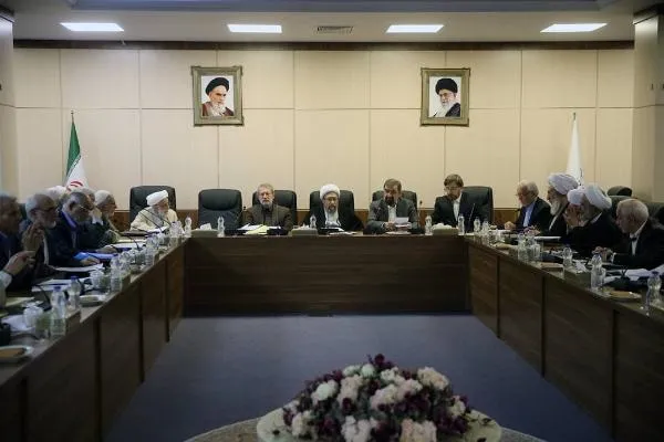 انتقاد رئیس مجمع تشخیص مصلحت نظام از معیارهای دوگانه رسانه‌های غربی در برابر تروریسم