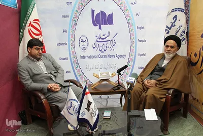 از راست حجت الاسلام والمسلمین جعفر مرتضوی، مدیرکل تبلیغات اسلامی، جعفر مردانی، معاون سیاسی، امنیتی و اجتماعی استانداری چهارمحال و بختیاری