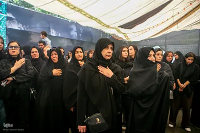 ظهر عاشورای حسینی در میدان شهدای ده‌ونک
