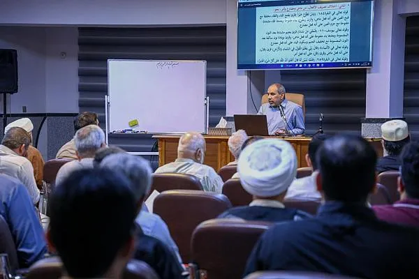 العراق: العتبة العباسية تقيم دورة قرآنية في رسم المصحف وخطّه + صور
