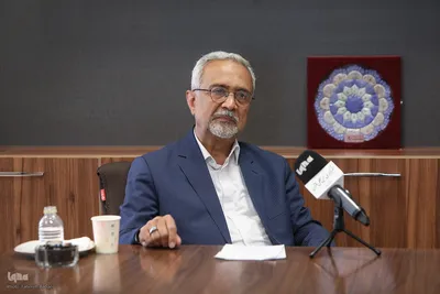 محمد نهاوندیان - سیاستمدار، مدرس دانشگاه و اقتصاددان ایرانی