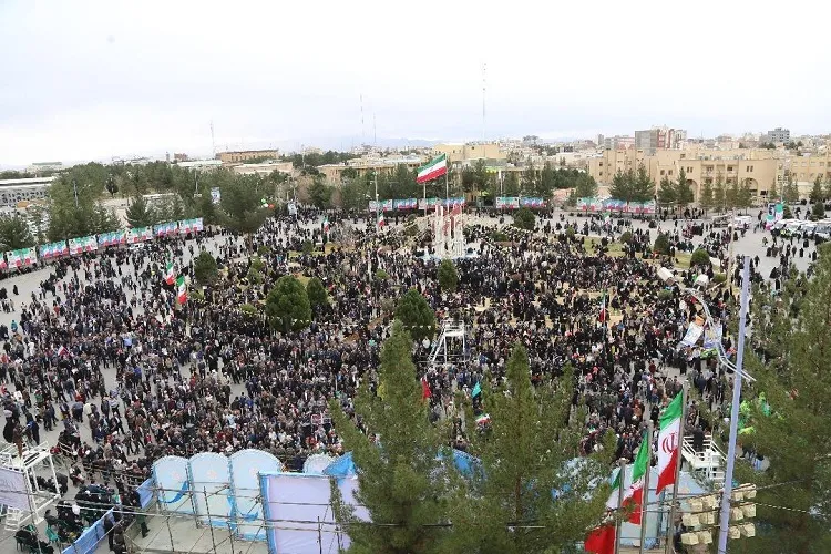 تجلیل امام جمعه، مجمع نمایندگان و استاندار کرمان از حضور مردم در راهپیمایی ۲۲ بهمن