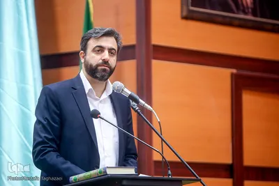 سیدمجتبی هاشمی، معاون پرورشی آموزش‌وپرورش شهرستان‌های استان تهران در تجلیل از دانش‌آموز برگزیده مرحله استانی سی‌‌و‌ششمین دوره مسابقات قرآن، عترت و نماز شهرستان‌های استان تهران