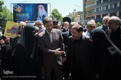 حضور مجید فتاح، رییس کمیته امداد امام خمینی (ره) در راهپیمایی روز قدس