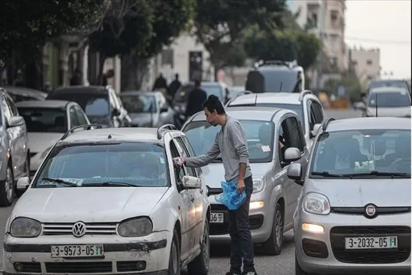 افطاری ساده جوان مسیحی برای روزه‌داران فلسطینی