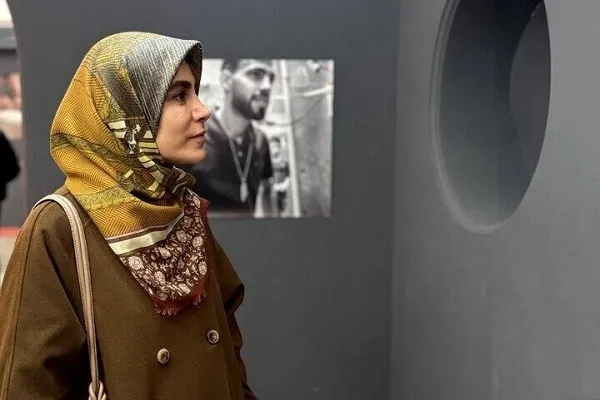 بازدید معاون هنری ارشاد از نمایشگاه عکسی از آوارگان فلسطینی