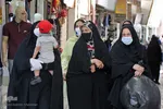 با ماسک در شهر