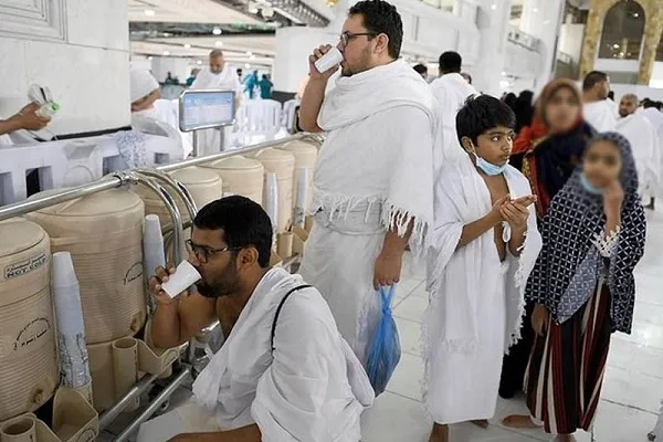 Məscidül-Həramda 8 milyon litr Zəm-zəm suyu paylanıldı
