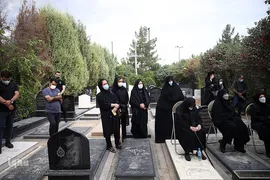 مراسم چهلمین روز درگذشت «مهشاد کریمی» خبرنگار فقید ایسنا در قطعه نام آوران بهشت زهرای تهران