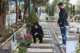 زیارت اهل قبور در آخرین پنجشنبه سال