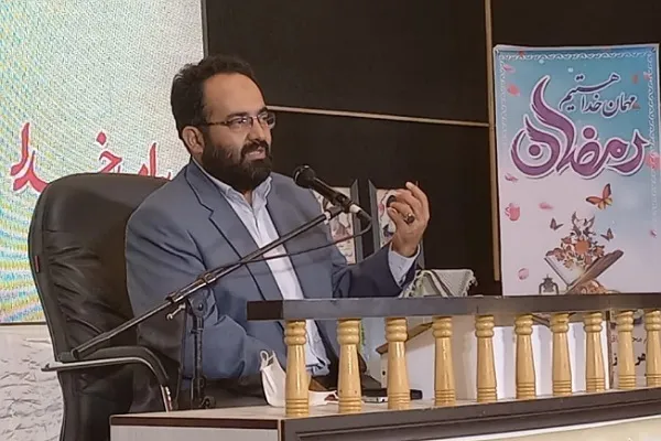 جلسات خانگی قرآن بستری مناسب برای مقابله با جنگ رسانه‌ای دشمن است