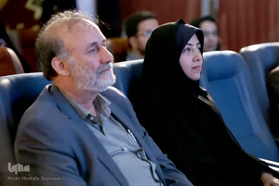 از راست زهرا سعیدی، نماینده مجلس شورای اسلامی و حسن بیادی در مراسم 16 سالگی خبرگزاری ایکنا در بیست و هفتمین نمایشگاه قرآن کریم