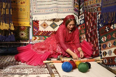 آیین افتتاح نمایشگاه هنر‌های سنتی و صنایع دستی استان‌های  اصفهان و هرمزگان