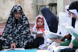 مراسم جزء خوانی قرآن کریم در حرم امام زاده حسن (ع)
