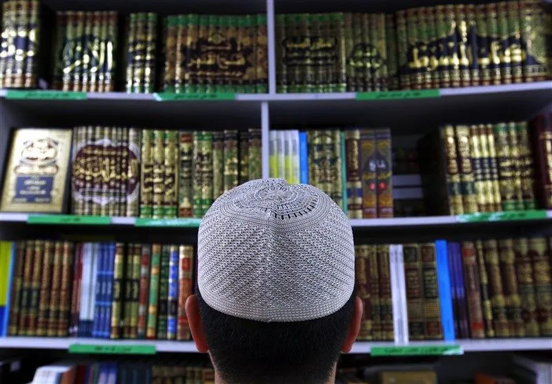 نویسنده ادبیات دینی کودکان و نوجوانان، هنرمند است نه معلم