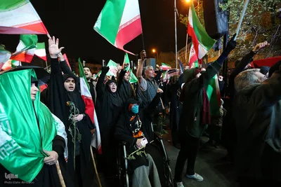 پای کار انقلاب