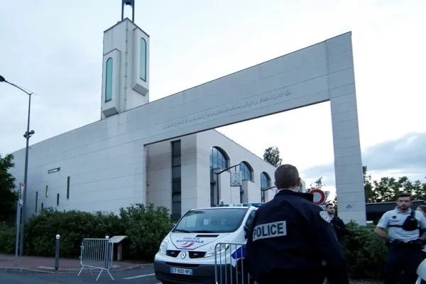 France Starts Procedure to Close Mosque near Paris